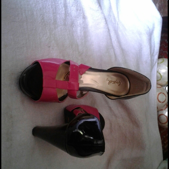 Shoe - Picture 2 of 2